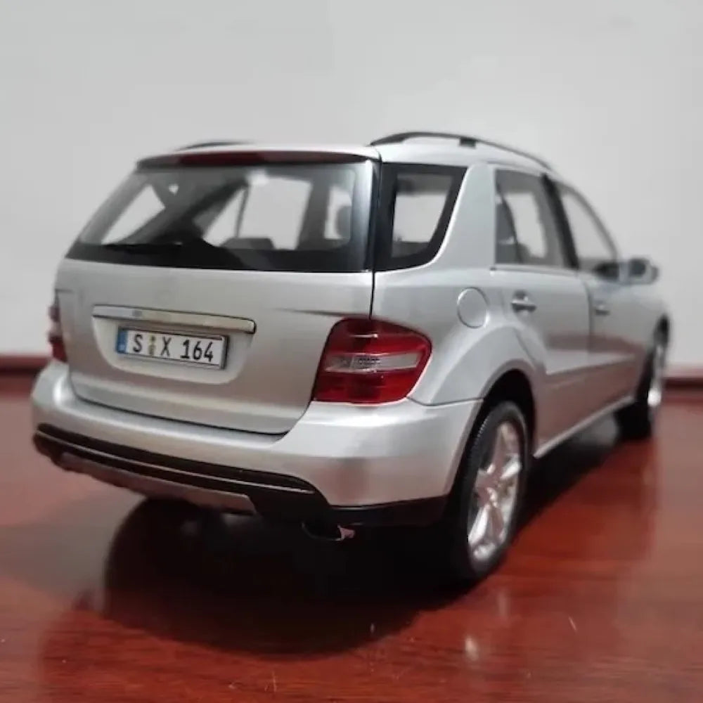 [Minichamps] 1:18 Mercedes-Benz 2005 ML-Class W164 Silver Model Car Die-Cast