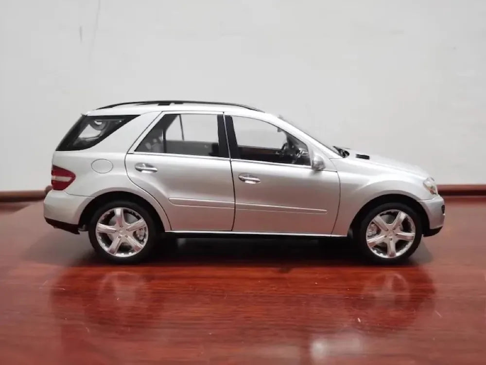 [Minichamps] 1:18 Mercedes-Benz 2005 ML-Class W164 Silver Model Car Die-Cast