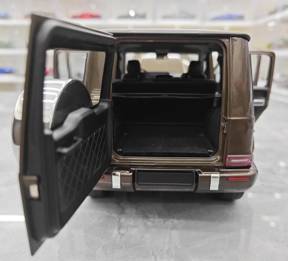 [Minichamps] 1:18 Mercedes-Benz 2020 G500 Brown Model Car Die-Cast