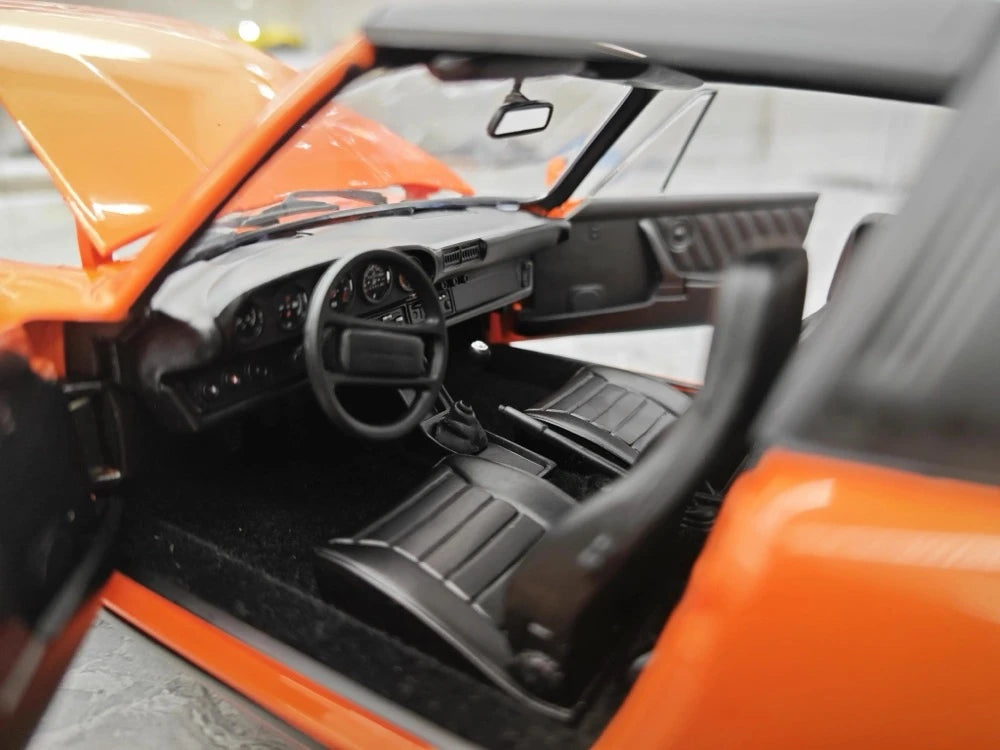 [Minichamps] 1:18 Porsche 1987 911 Carrera 3.2 Targa Orange Model Car Die-Cast