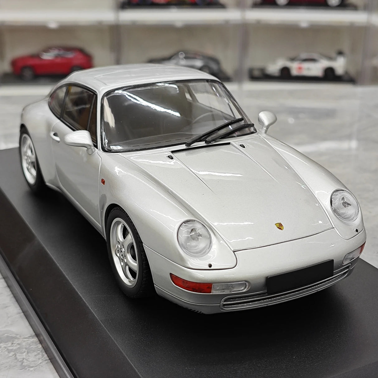 Minichamps Porsche 1993 911 993 Coupe zilver 1:18 – diecast verzamelmodel