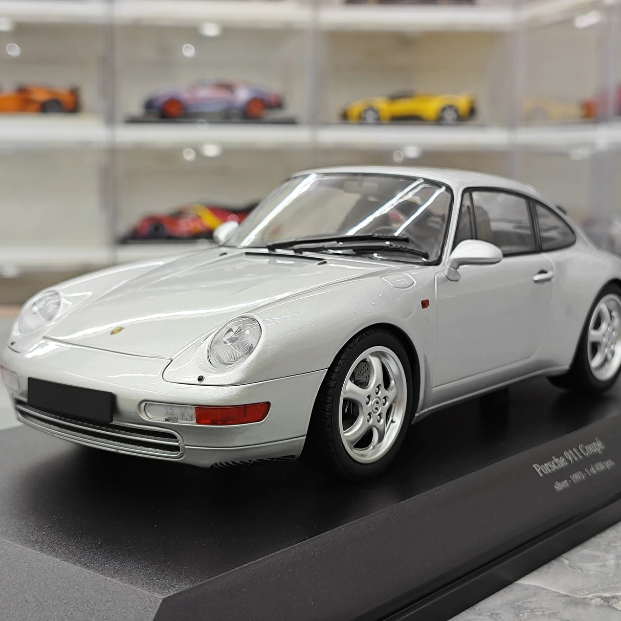 Minichamps Porsche 1993 911 993 Coupe zilver 1:18 – diecast verzamelmodel