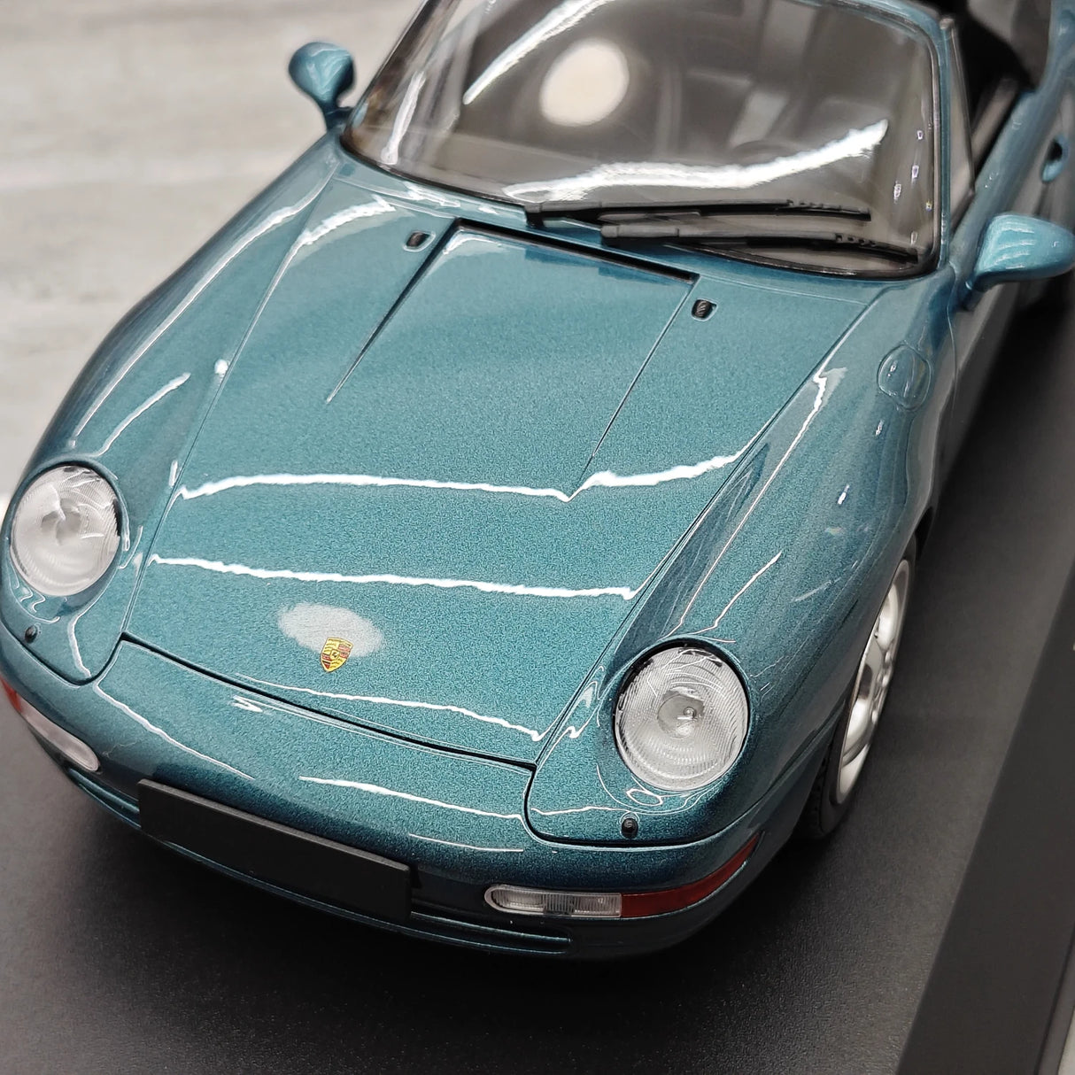 Minichamps Porsche 1994 911 993 Cabriolet Green Metallic 1:18 – Modelo de Metal Fundido Colecionável