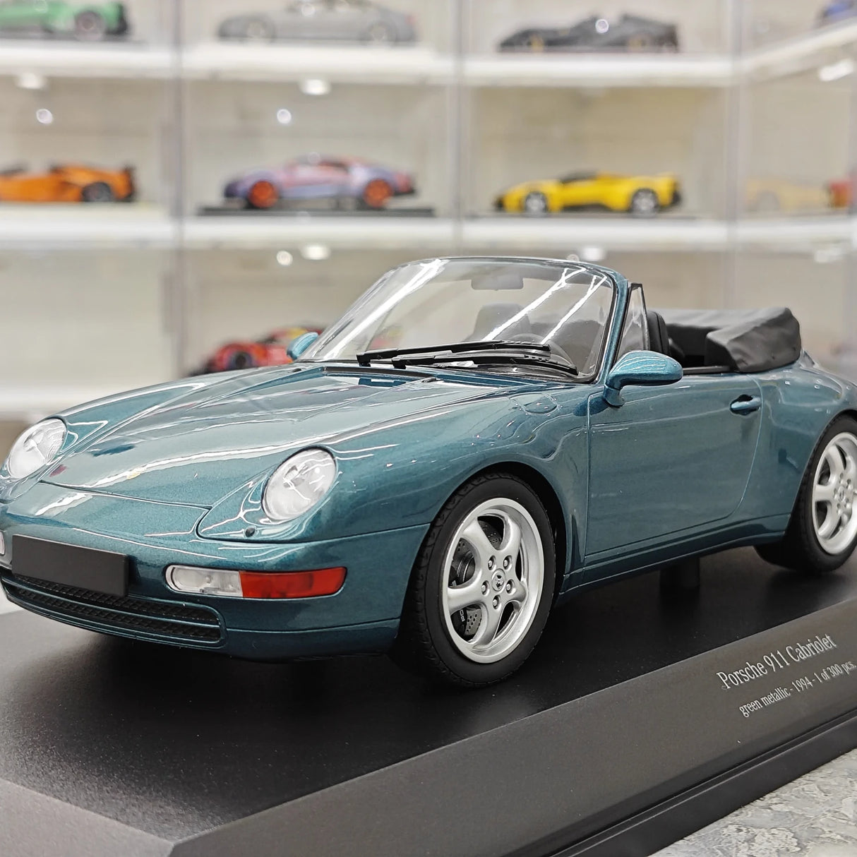 Minichamps Porsche 1994 911 993 Cabriolet Green Metallic 1:18 – Modelo de Metal Fundido Colecionável