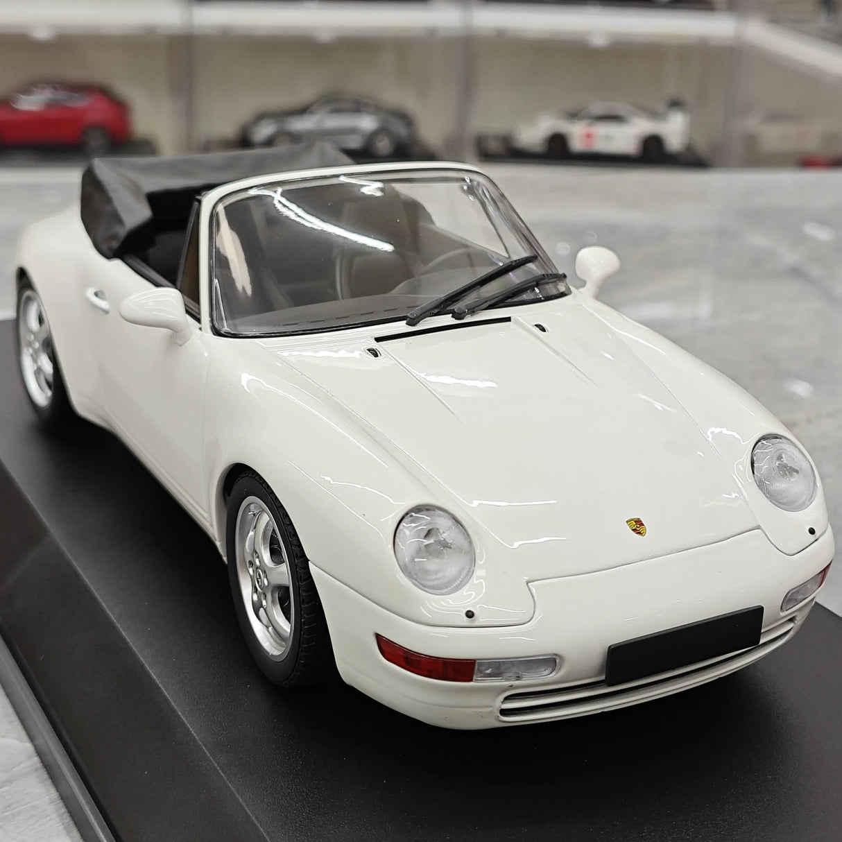 Minichamps Porsche 1994 911 993 Cabriolet wit 1:18 – diecast verzamelmodel