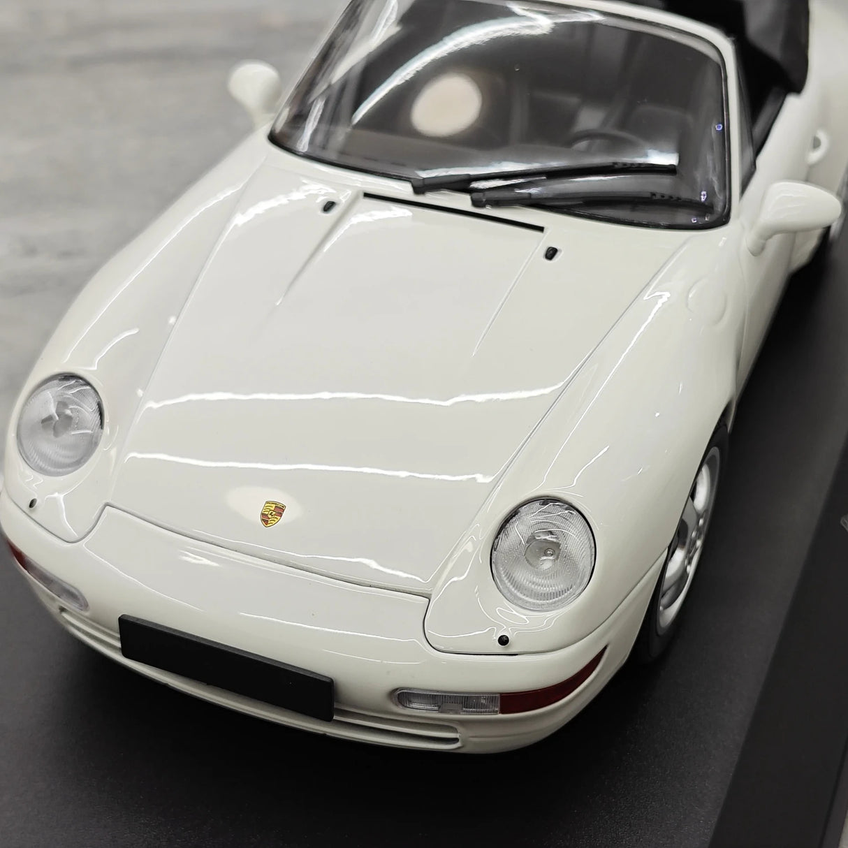 Minichamps Porsche 1994 911 993 Cabriolet wit 1:18 – diecast verzamelmodel