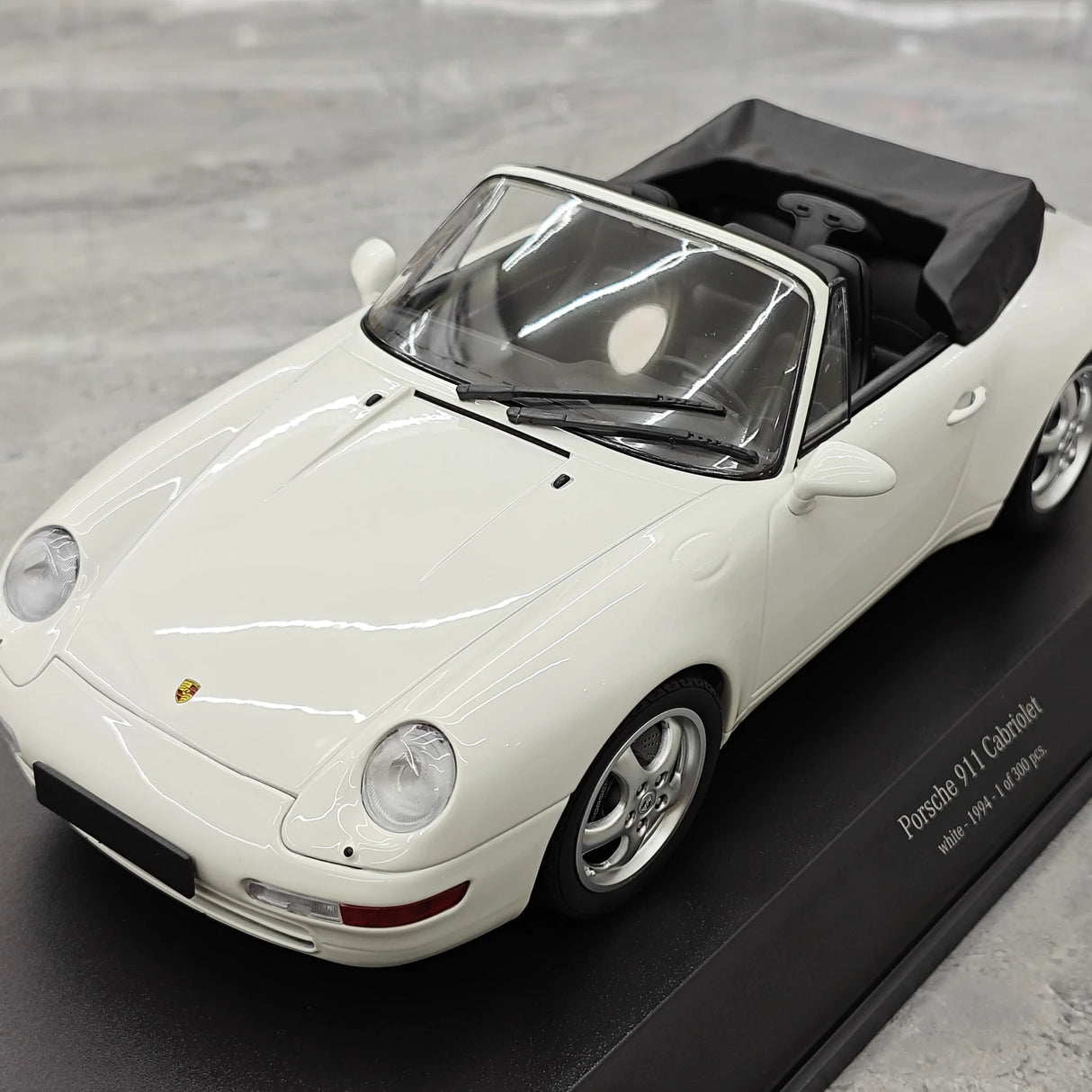 Minichamps Porsche 1994 911 993 Cabriolet wit 1:18 – diecast verzamelmodel