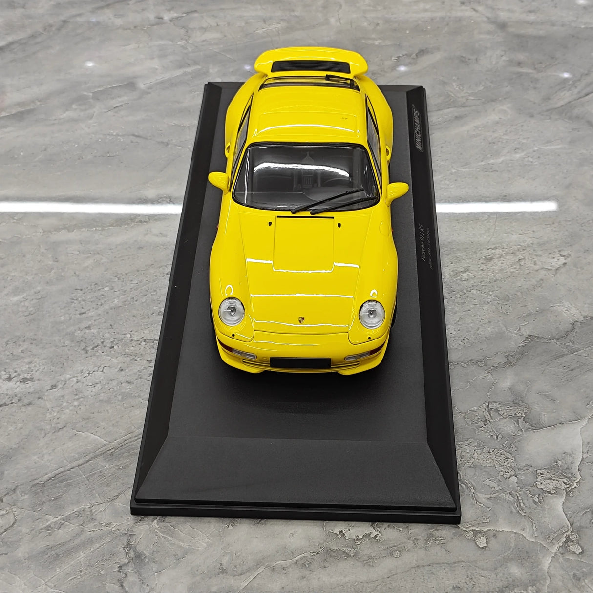 Minichamps Porsche 1994 911 RS 993 geel 1:18 – diecast verzamelmodel