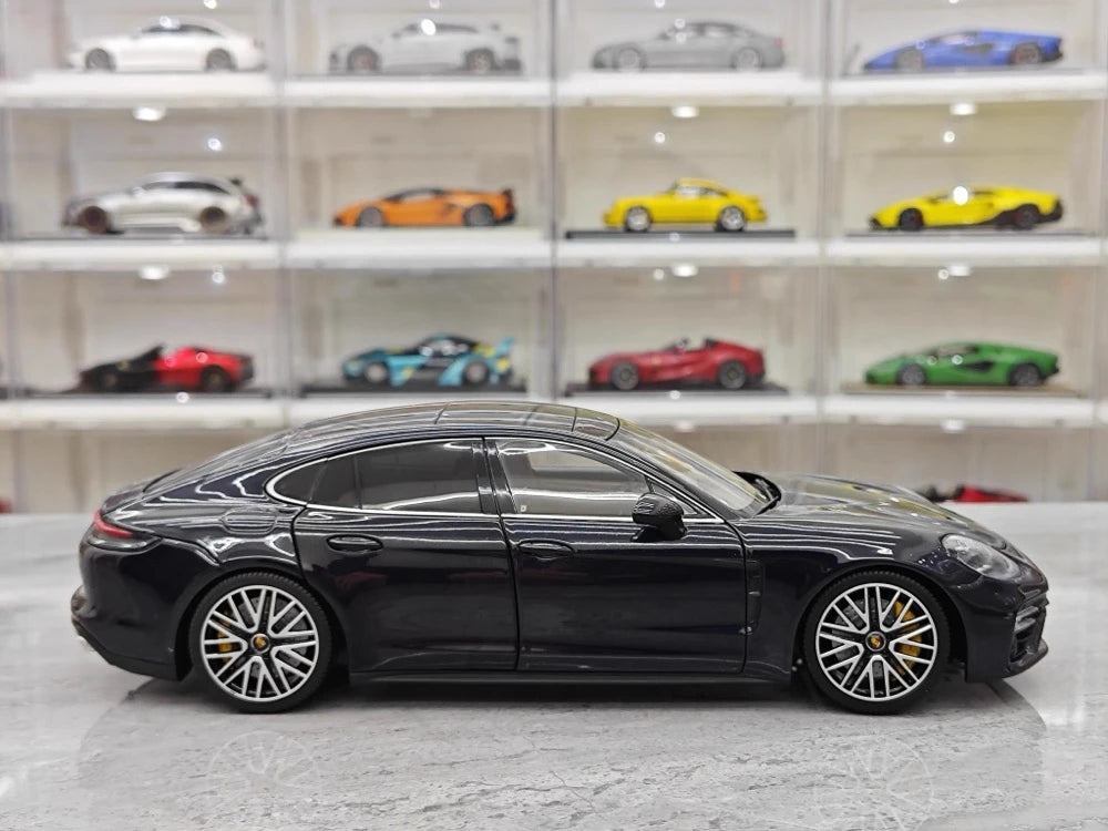 [Minichamps] 1:18 Porsche 2021 Panamera Turbo S Black Model Car Die-Cast