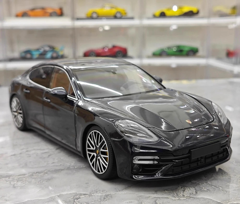 [Minichamps] 1:18 Porsche 2021 Panamera Turbo S Black Model Car Die-Cast