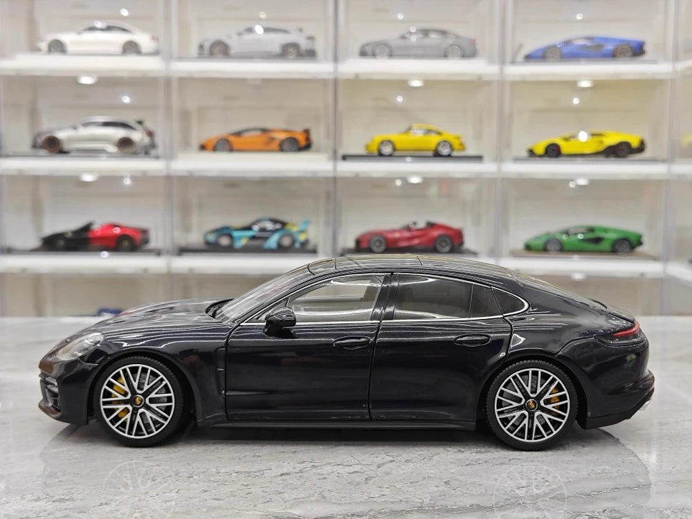 [Minichamps] 1:18 Porsche 2021 Panamera Turbo S Black Model Car Die-Cast