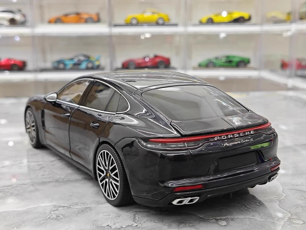 [Minichamps] 1:18 Porsche 2021 Panamera Turbo S Black Model Car Die-Cast