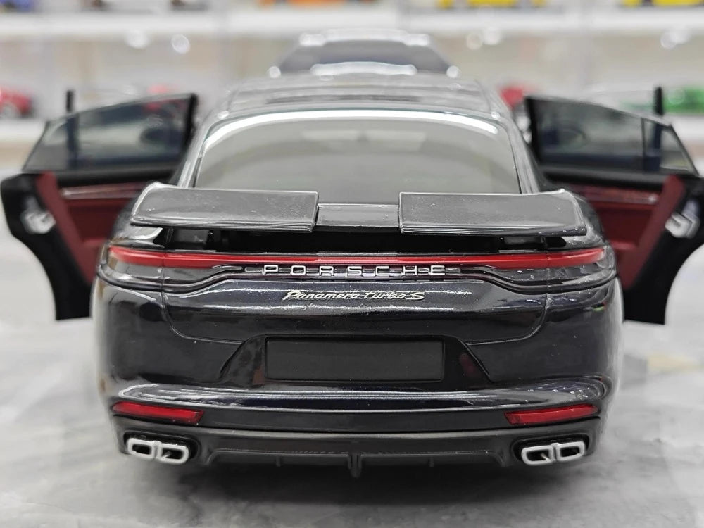 [Minichamps] 1:18 Porsche 2021 Panamera Turbo S Black Model Car Die-Cast
