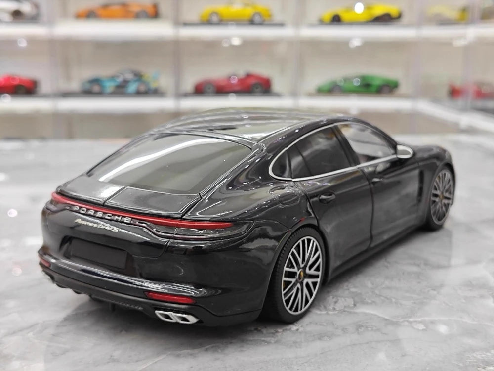 [Minichamps] 1:18 Porsche 2021 Panamera Turbo S Black Model Car Die-Cast