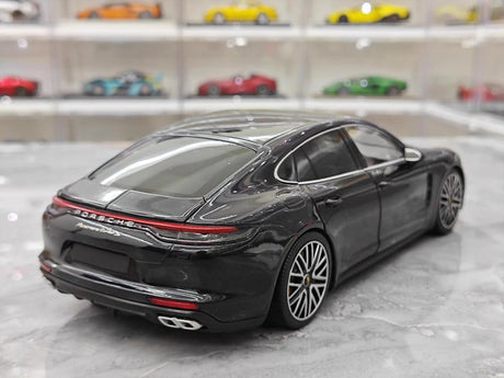 [Minichamps] 1:18 Porsche 2021 Panamera Turbo S Black Model Car Die-Cast