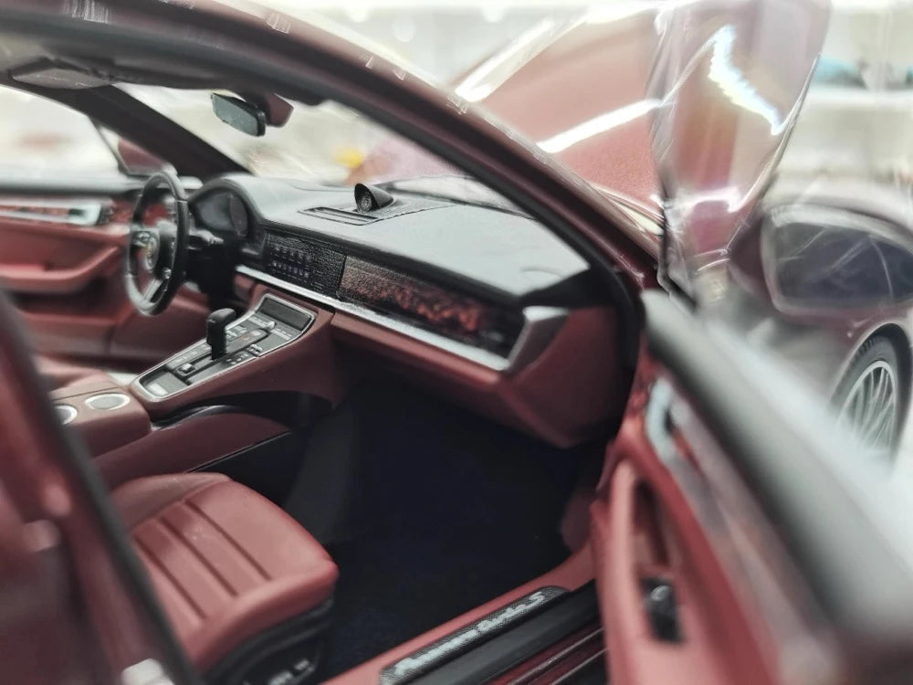 [Minichamps] 1:18 Porsche 2021 Panamera Turbo S Red Model Car Die-Cast