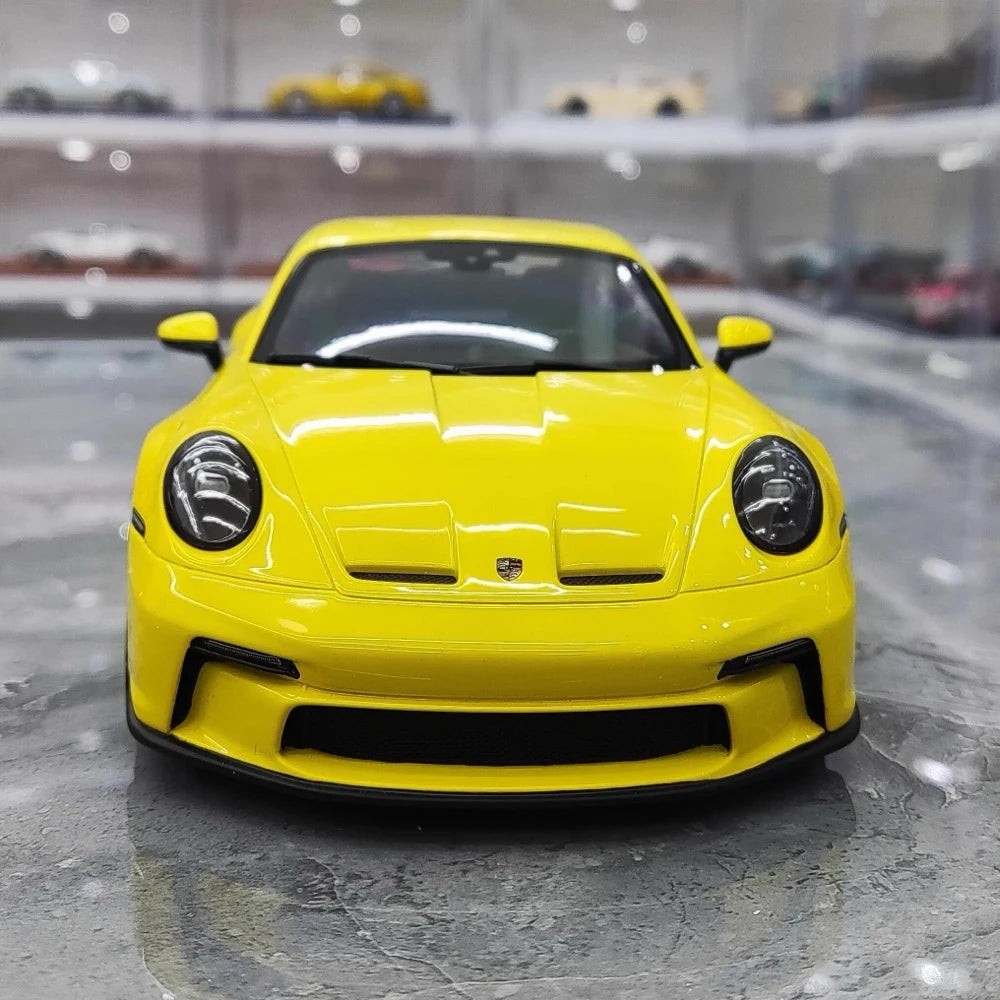 [Minichamps] 1:18 Porsche 2022 911 992 GT3 Yellow Model Car Resin