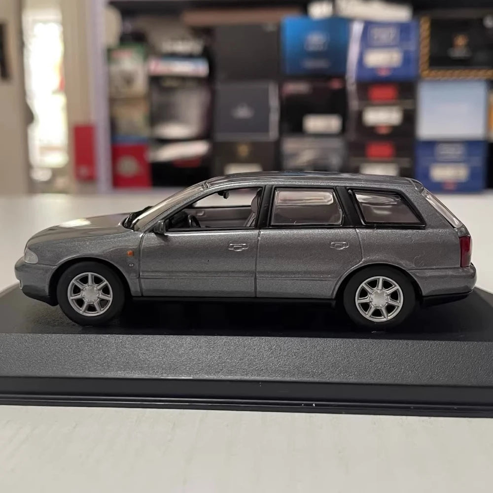 [Minichamps] 1:43 Audi 1995 A4 Avant gris voiture miniature Die-Cast