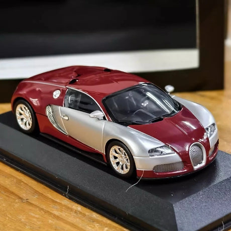 [Minichamps] 1:43 Bugatti 2009 Veyron Centenaire Silver Red Model Car Die-Cast