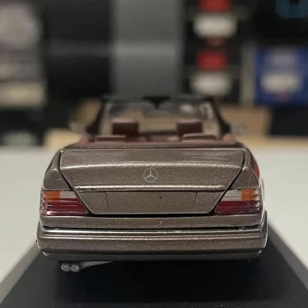 [Minichamps] 1:43 Mercedes-Benz 1992 300 CE-24 Cabriolet Brown Model Car Die-Cast