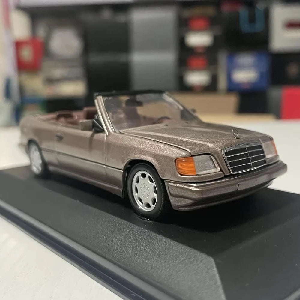 [Minichamps] 1:43 Mercedes-Benz 1992 300 CE-24 Cabriolet Brown Model Car Die-Cast