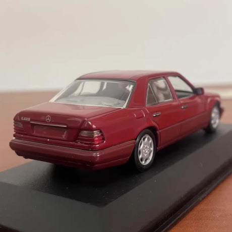 [Minichamps] 1:43 Mercedes-Benz 1993 E220 W124 Red Model Car Die-Cast