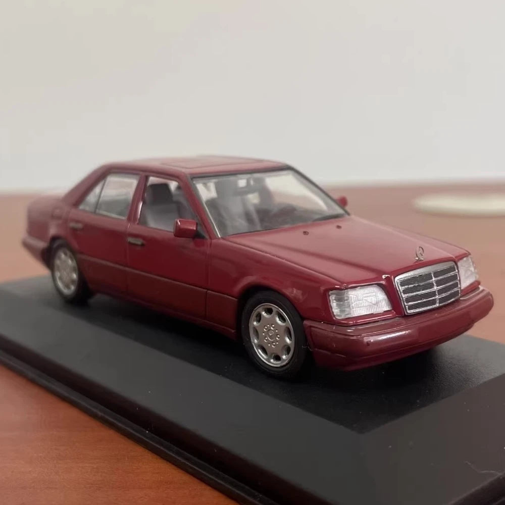 [Minichamps] 1:43 Mercedes-Benz 1993 E220 W124 Red Model Car Die-Cast
