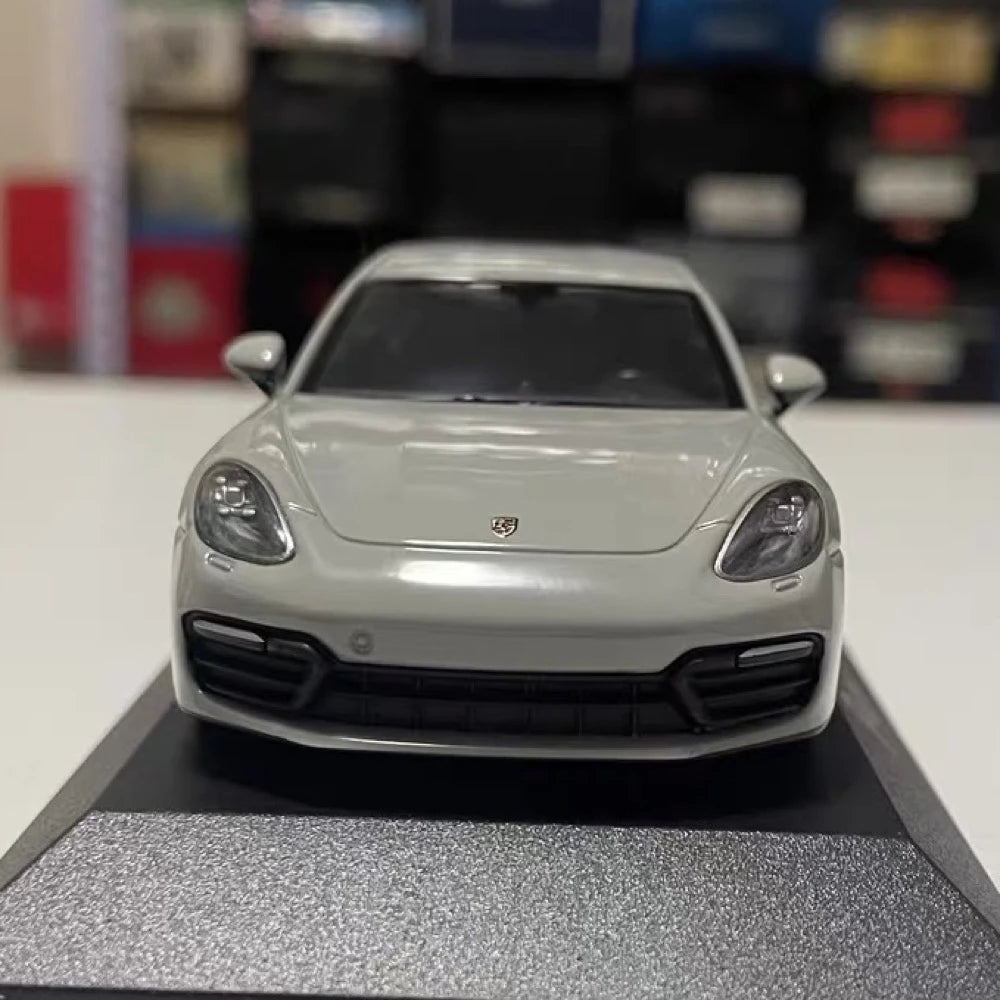 [Minichamps] 1:43 Porsche 2017 Panamera Sport Turismo GTS Gray Model Car Die-Cast