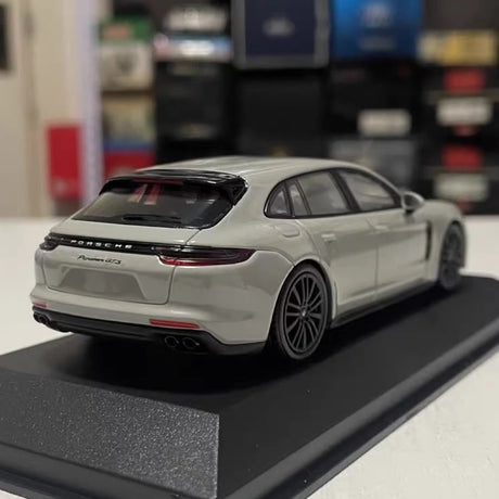 [Minichamps] 1:43 Porsche 2017 Panamera Sport Turismo GTS Gray Model Car Die-Cast