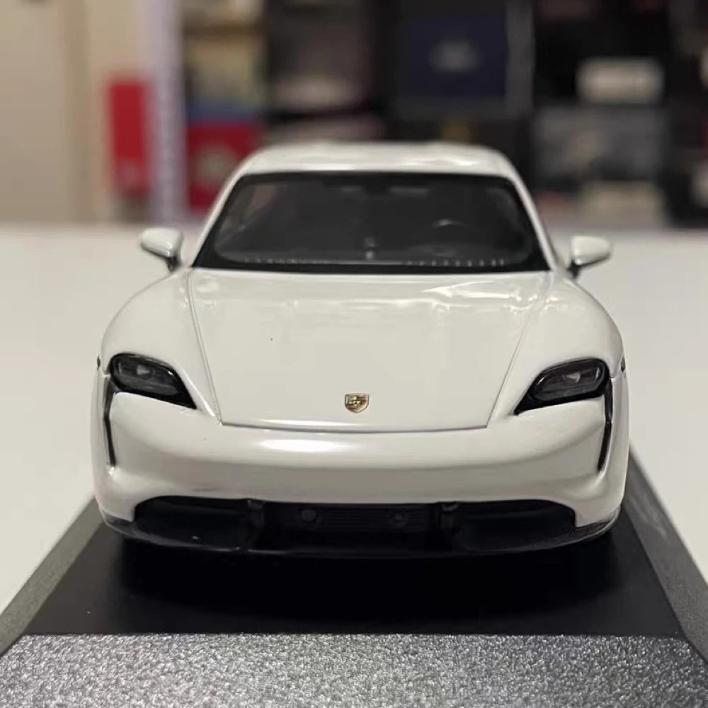 [Minichamps] 1:43 Porsche 2019 Taycan Turbo S White Model Car Die-Cast