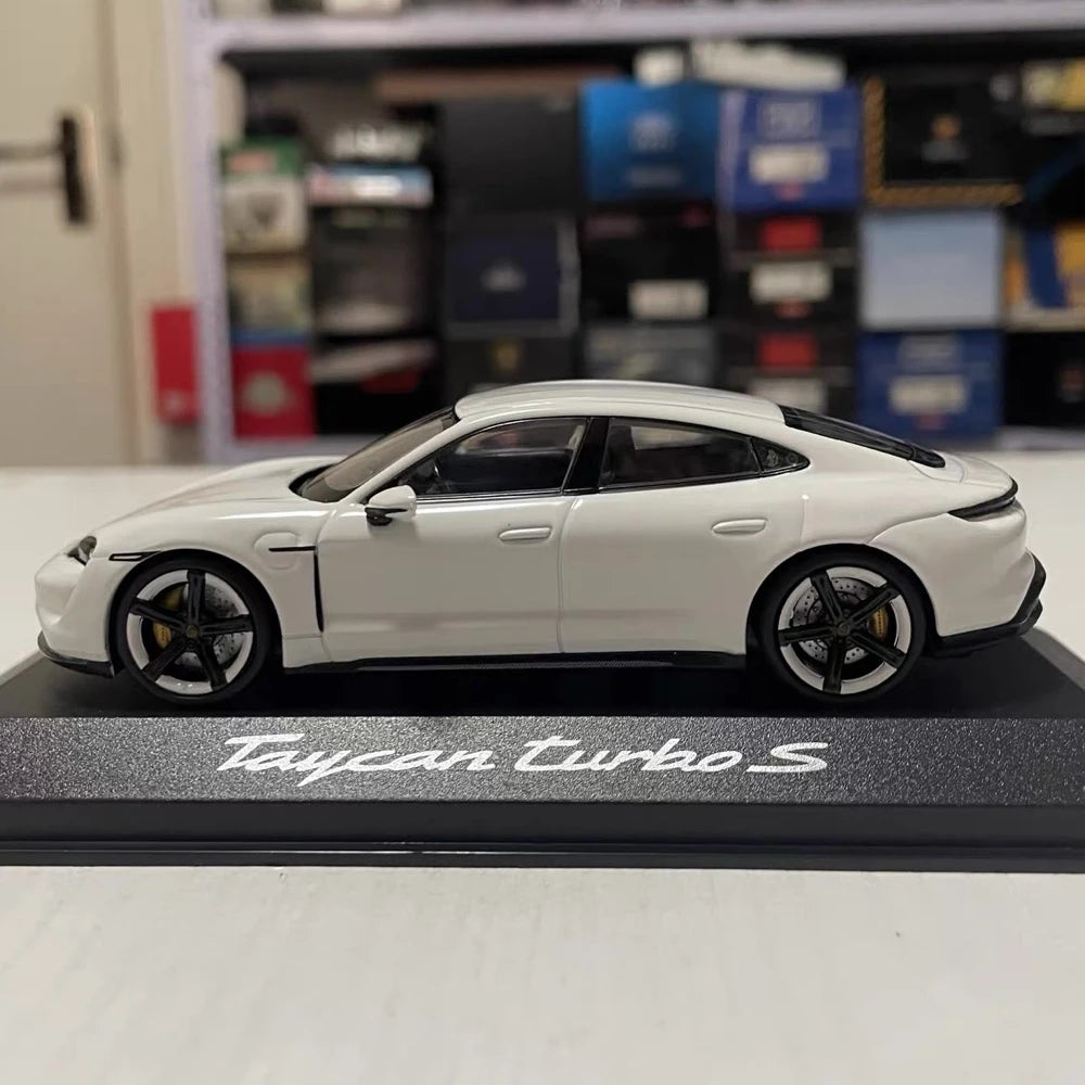 [Minichamps] 1:43 Porsche 2019 Taycan Turbo S White Model Car Die-Cast