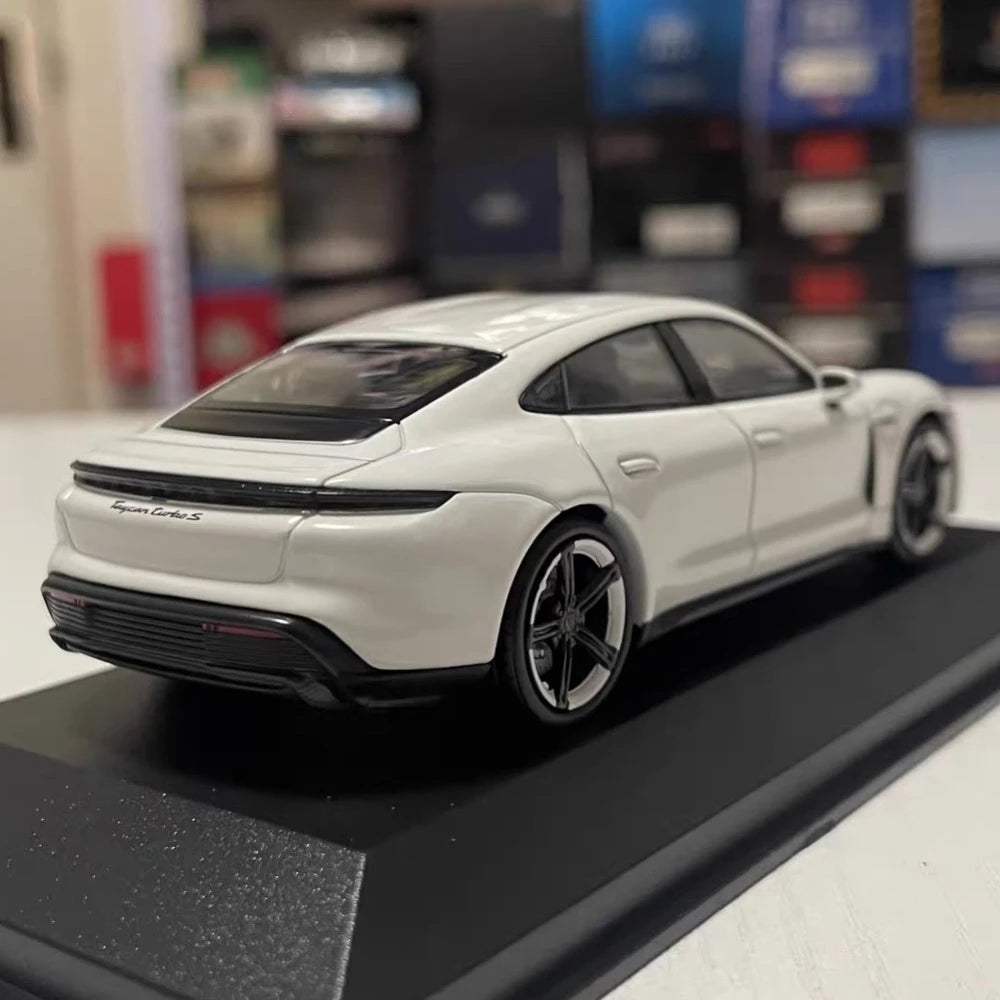 [Minichamps] 1:43 Porsche 2019 Taycan Turbo S White Model Car Die-Cast
