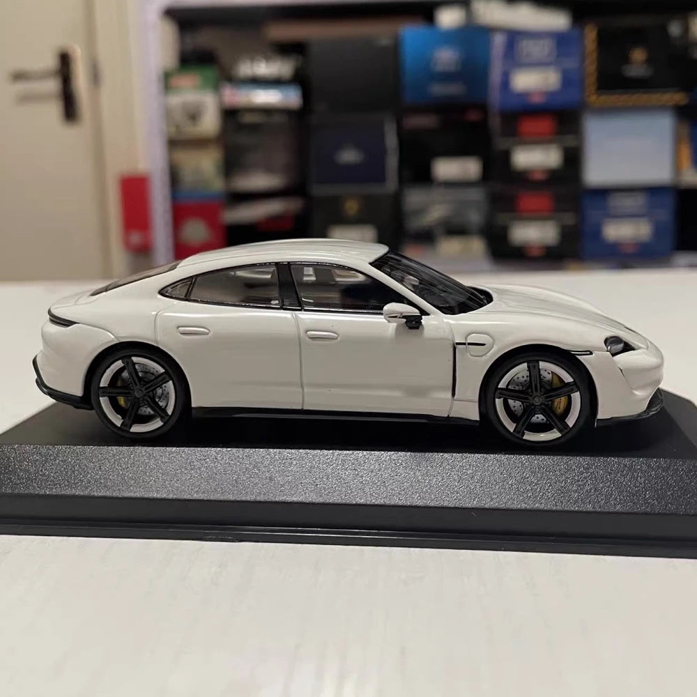 [Minichamps] 1:43 Porsche 2019 Taycan Turbo S White Model Car Die-Cast