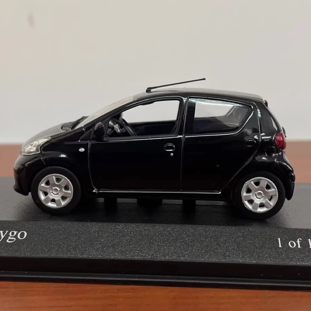 [Minichamps] 1:43 Toyota 2005 Aygo Black Model Car Die-Cast