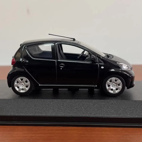 [Minichamps] 1:43 Toyota 2005 Aygo Black Model Car Die-Cast
