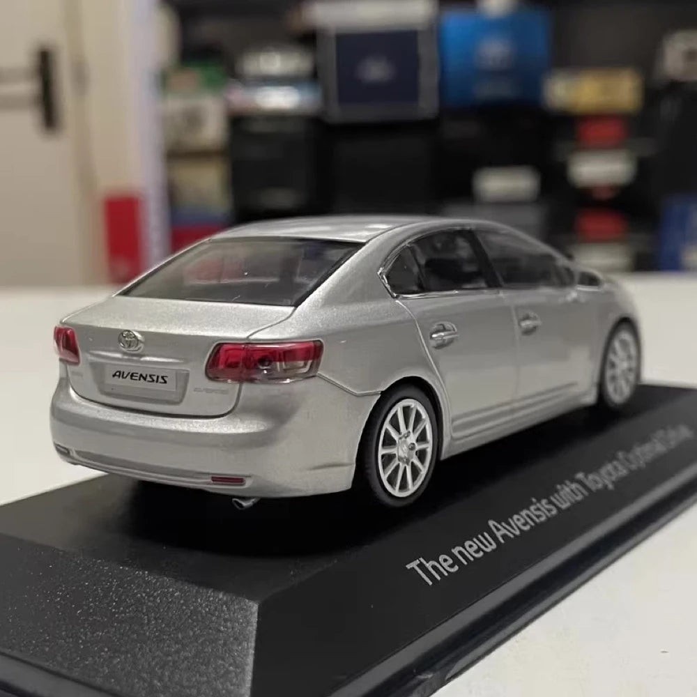 [Minichamps] 1:43 Toyota 2009 Avensis Sedan silver modellbil Die-Cast