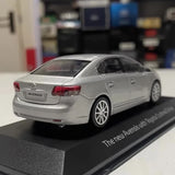 [Minichamps] 1:43 Toyota 2009 Avensis Sedan silver modellbil Die-Cast