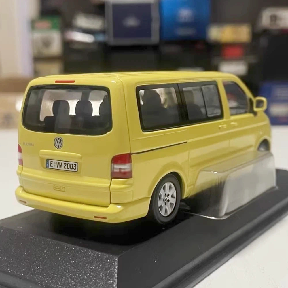 [Minichamps] 1:43 Volkswagen 2003 Multivan T5 Yellow Model Car Die-Cast
