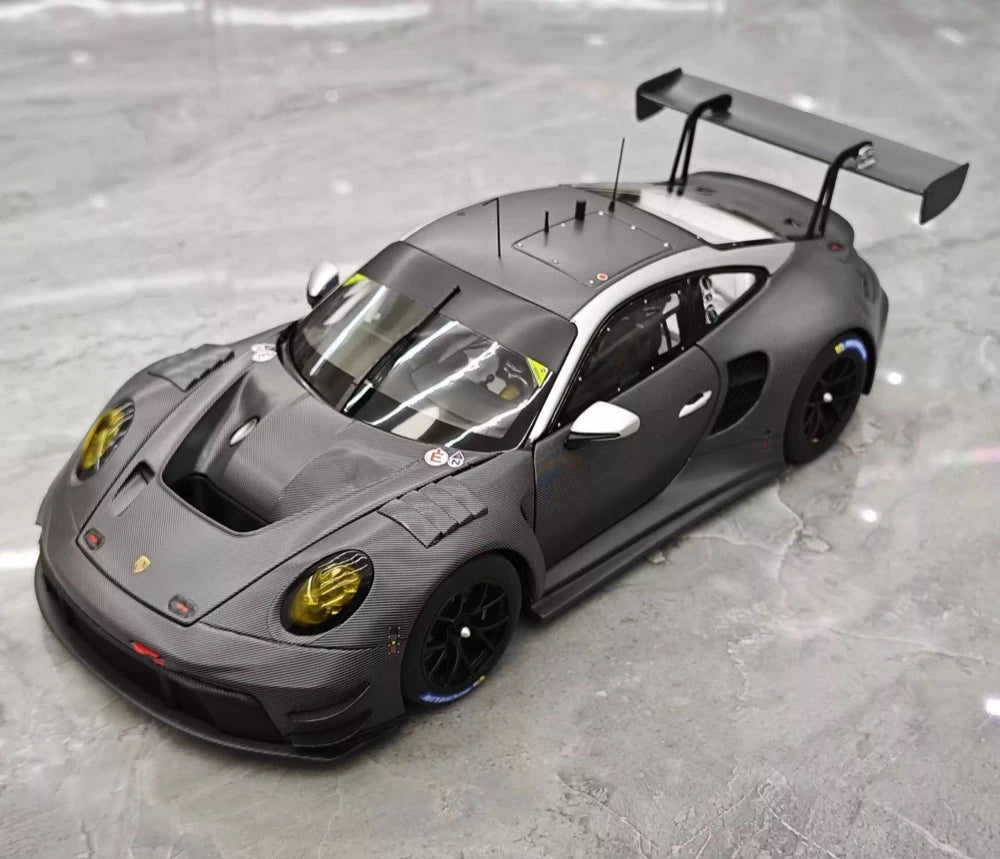 [Minichamps] 1:18 Porsche 2023 911 GT3 R 992 Race Car grå modellbil harts