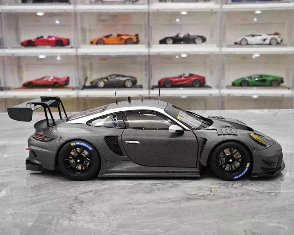 [Minichamps] 1:18 Porsche 2023 911 GT3 R 992 Race Car grå modellbil harts