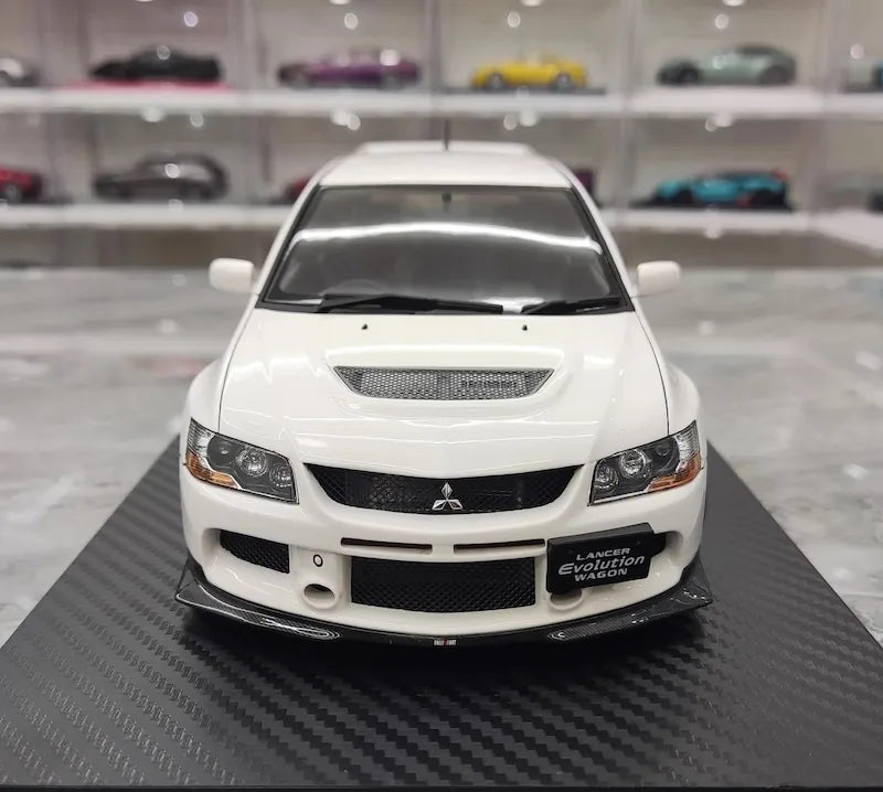 1:18 Mitsubishi 2005 Lancer Evo IX Wagon White Die Cast Model Car