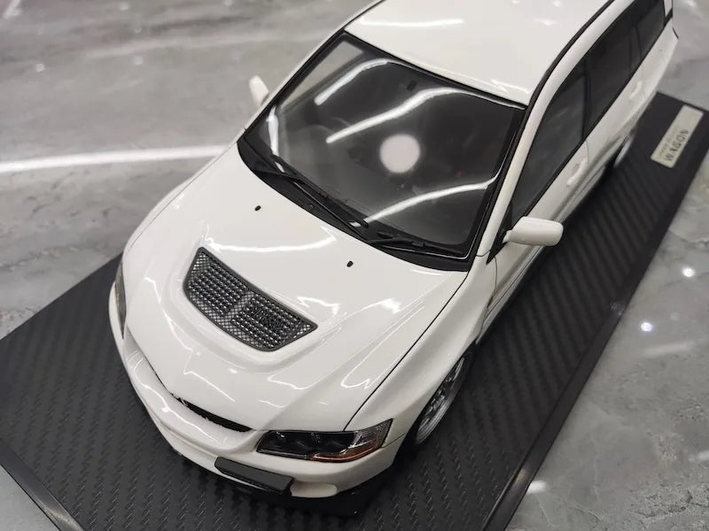 1:18 Mitsubishi 2005 Lancer Evo IX Wagon White Die Cast Model Car