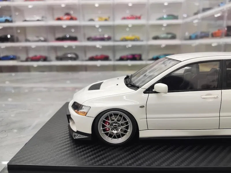 1:18 Mitsubishi 2005 Lancer Evo IX Wagon White Die Cast Model Car