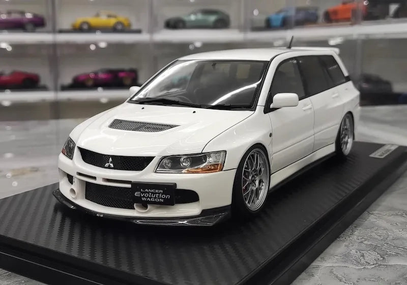 1:18 Mitsubishi 2005 Lancer Evo IX Wagon White Die Cast Model Car