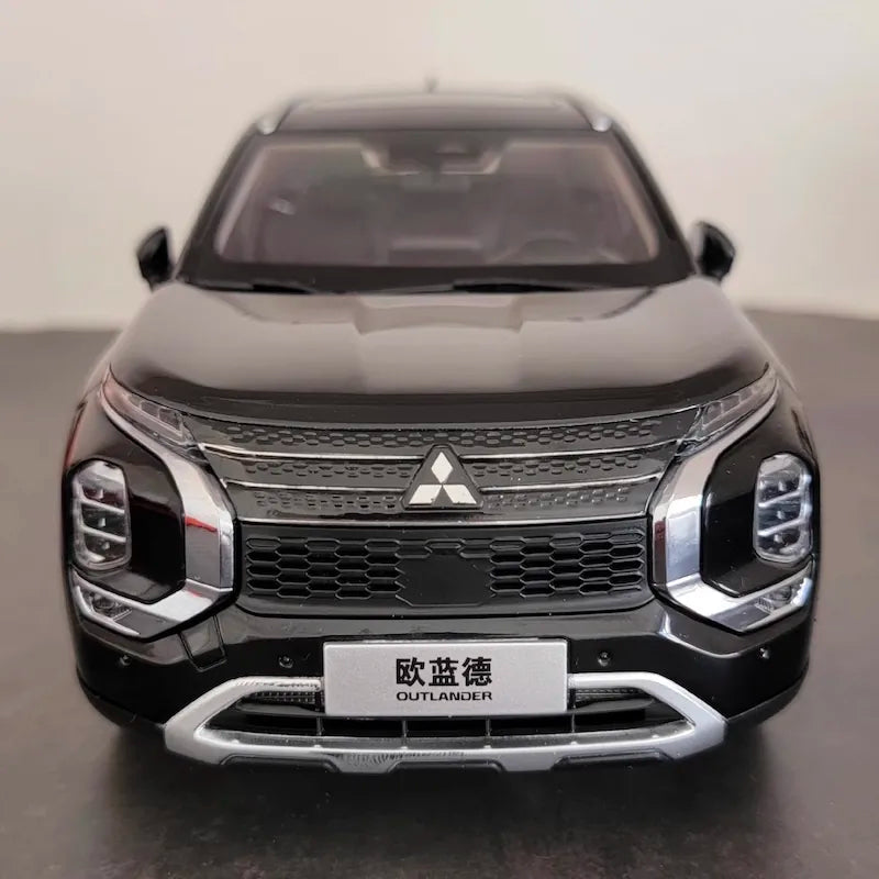 1:18 Mitsubishi 2021 Outlander Die Cast Model Car
