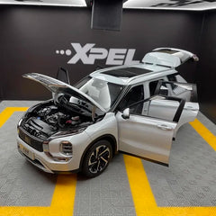 1:18 Mitsubishi 2021 Outlander Die Cast Model Car