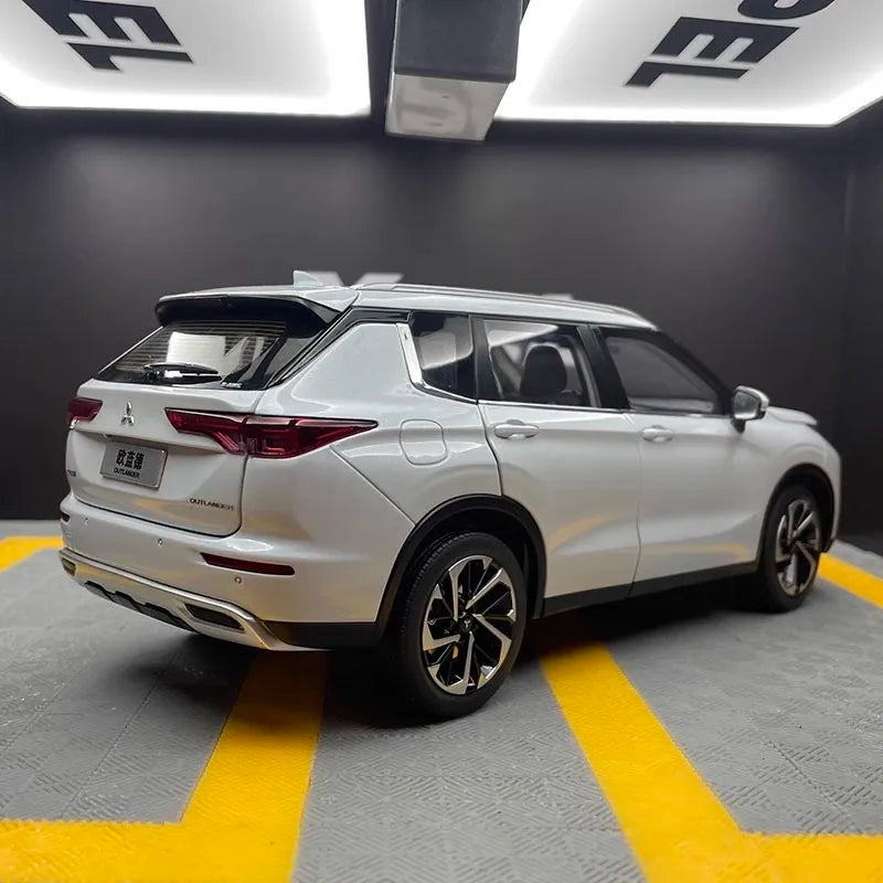 1:18 Mitsubishi 2021 Outlander Die Cast Model Car