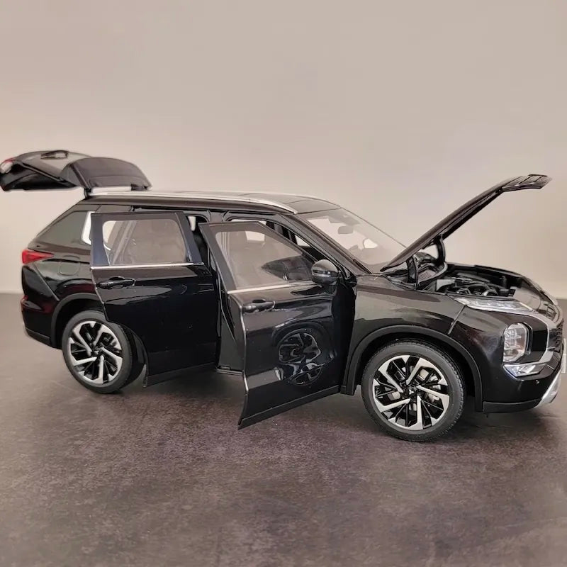 1:18 Mitsubishi 2021 Outlander Die Cast Model Car