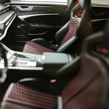 MotorHelix Audi 2024 RS 6 Avant GT bianco e rosso 1:18 – Resina modello in resina collezionabile