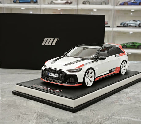 MotorHelix Audi 2024 RS 6 Avant GT bianco e rosso 1:18 – Resina modello in resina collezionabile